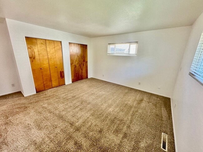 Building Photo - 1234 Bolton Dr