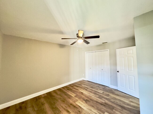 Building Photo - ! Beautiful 2BA/1.5BR Townhome in Gulf Highlands!