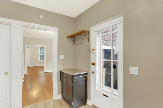 Building Photo - 1329 Green St