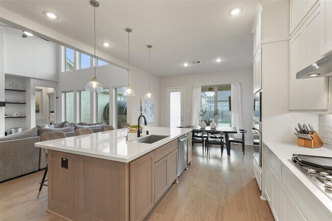 Building Photo - 17366 Camillia Trails