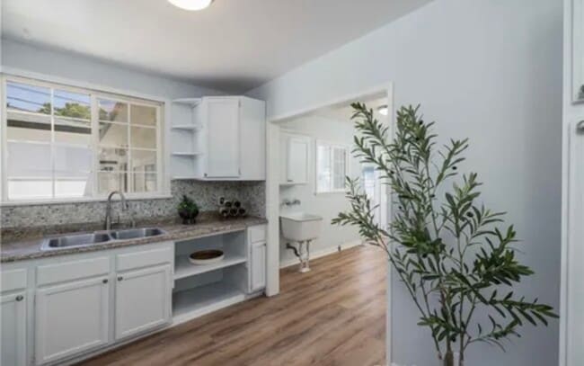 Building Photo - 12108 Dunrobin Ave