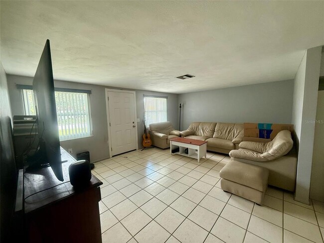 Building Photo - 3719 Warbler Dr