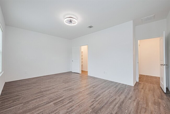 Building Photo - 12518 Pelican Bay Dr