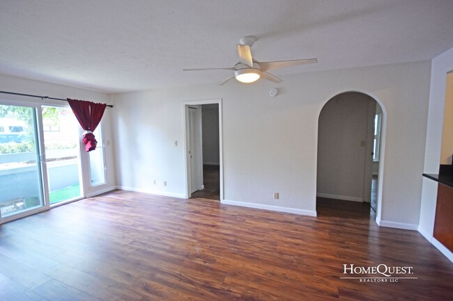 Building Photo - Live in Kailua Town!  Pet Friendly 2Br/2Ba...