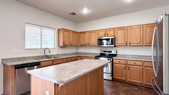 Building Photo - 2-story home with a Beautiful Sparkling Pool! Great floor plan!