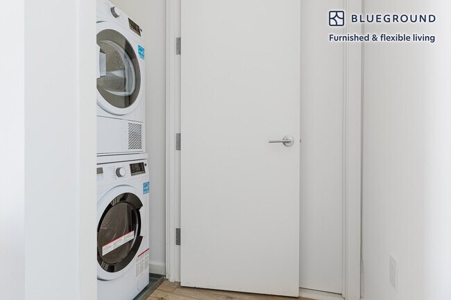 Building Photo - 545 Vanderbilt Ave