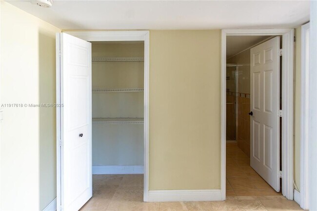 Building Photo - 145 SE 25th Rd