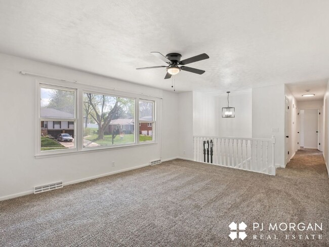 Building Photo - 5 Bedroom, 3 Bathroom - Newly Updated
