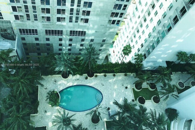 Building Photo - 253 NE 2nd St