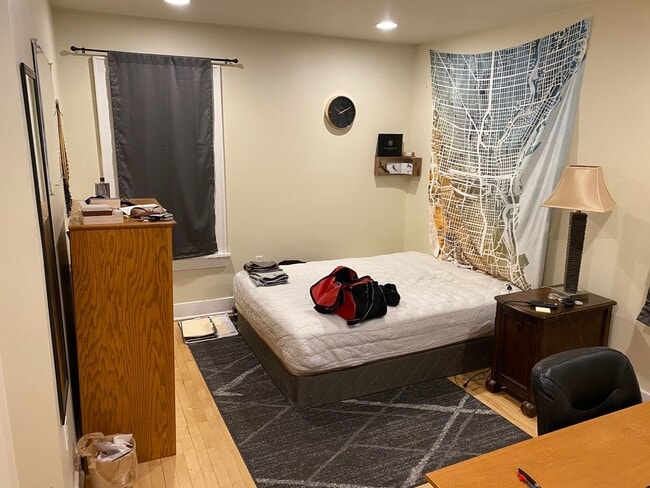 Building Photo - 3233 N Bartlett Ave