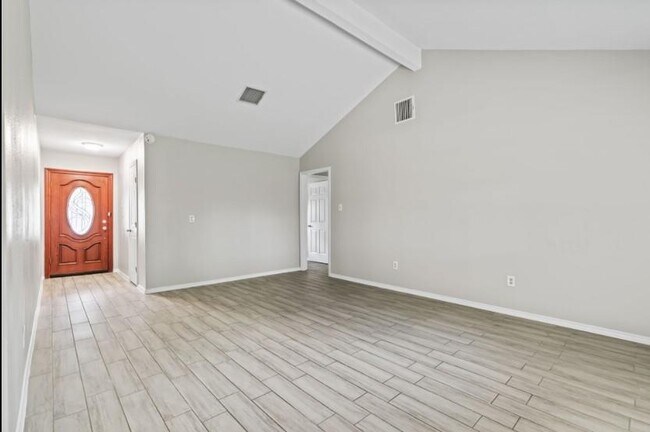 Building Photo - 6811 Feather Creek Dr