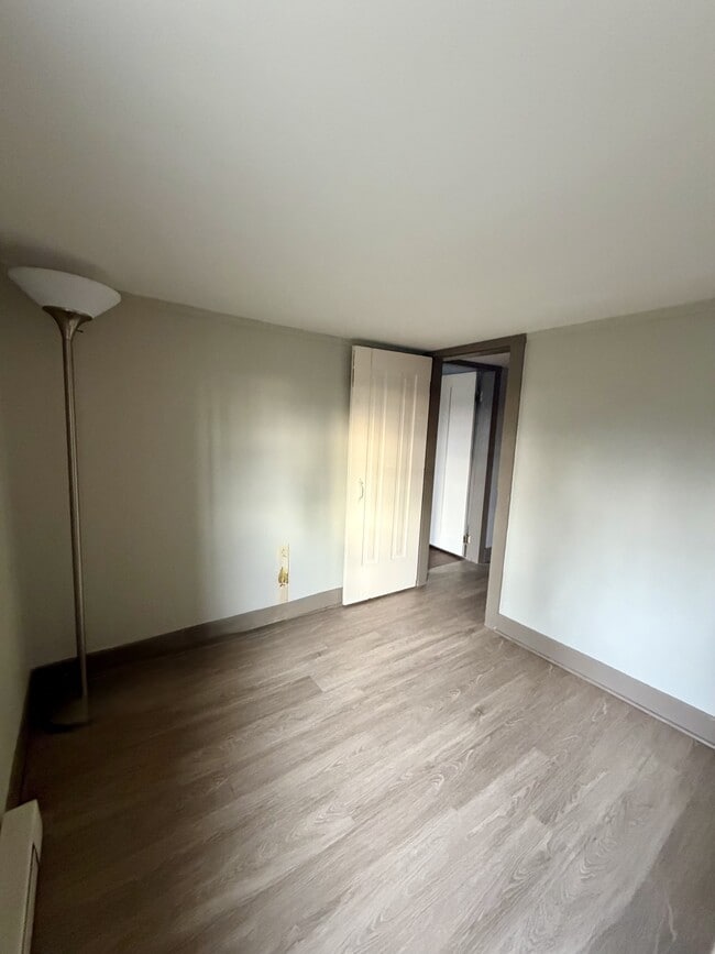 Building Photo - 16 Ogden Rd