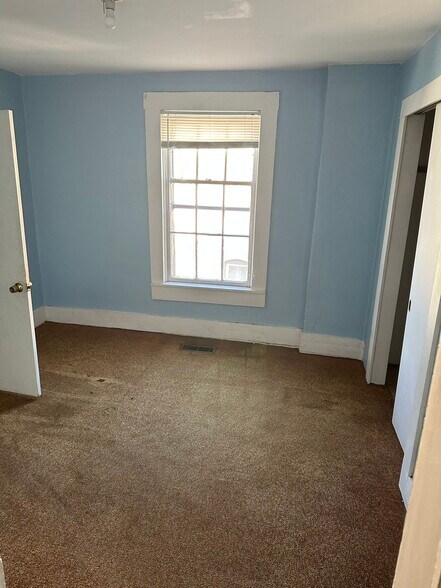 Building Photo - 502 E 4th St