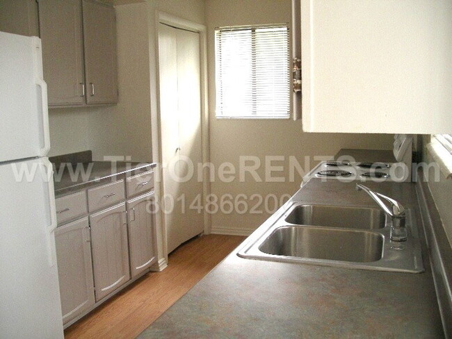 Building Photo - NO DEPOSIT option available for qualified ...