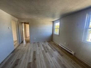 Building Photo - 407 Cherrydale Ave