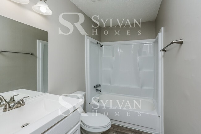 Building Photo - Enjoy living the good life in this 4 bedroom, 2 bathroom home