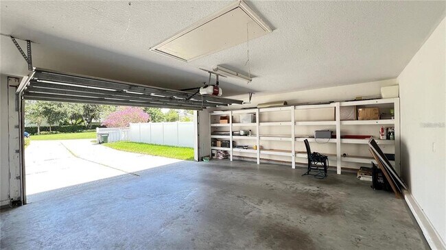 Building Photo - 934 Westpark Dr