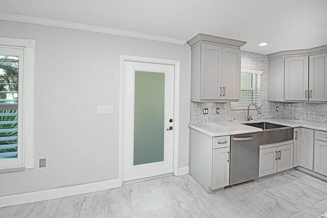 Building Photo - 3180 NW 6th Ave