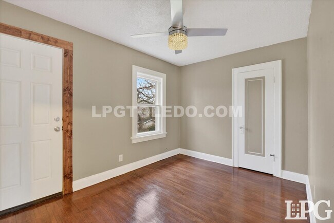 Building Photo - 2041 Loxley Rd