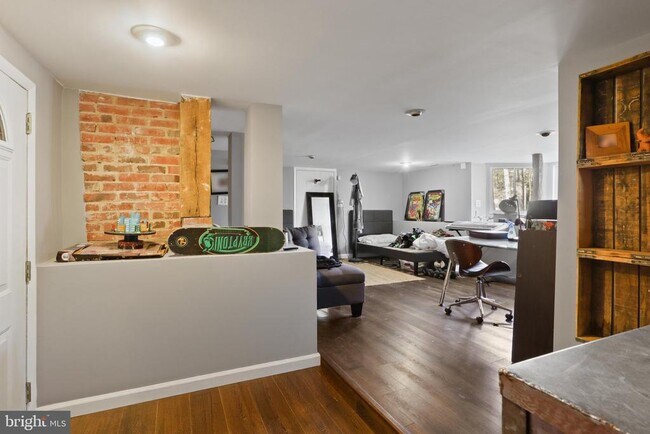 Building Photo - 206 Grove Ave