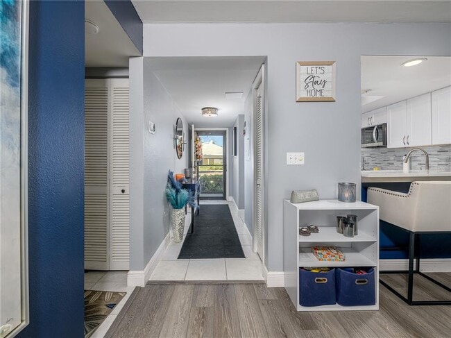 Building Photo - 120 Caryl Way