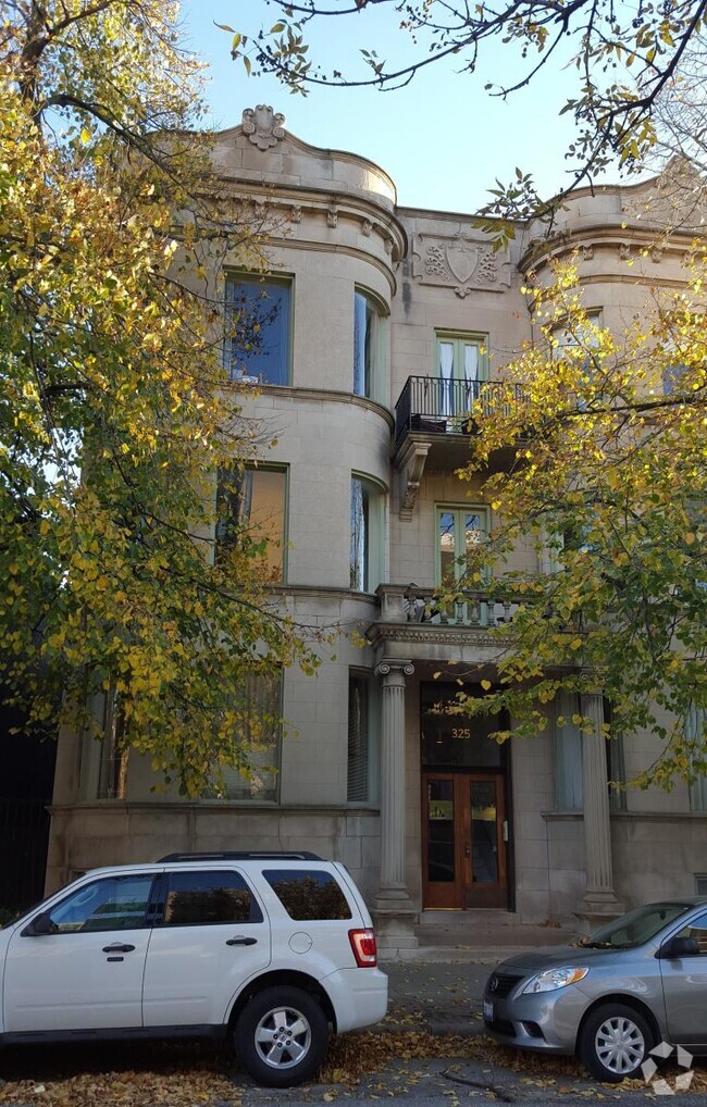 Building Photo - 325 W Wisconsin St