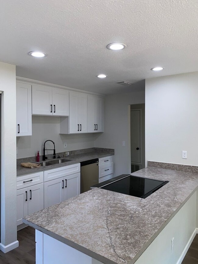 Building Photo - All Freshened Up and Waiting!