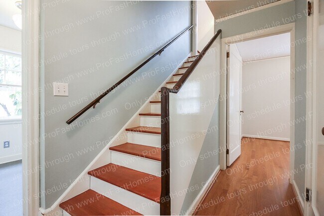 Building Photo - 930 SE 53rd Ave