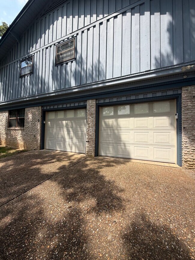Building Photo - 1101 Silverwood Cove