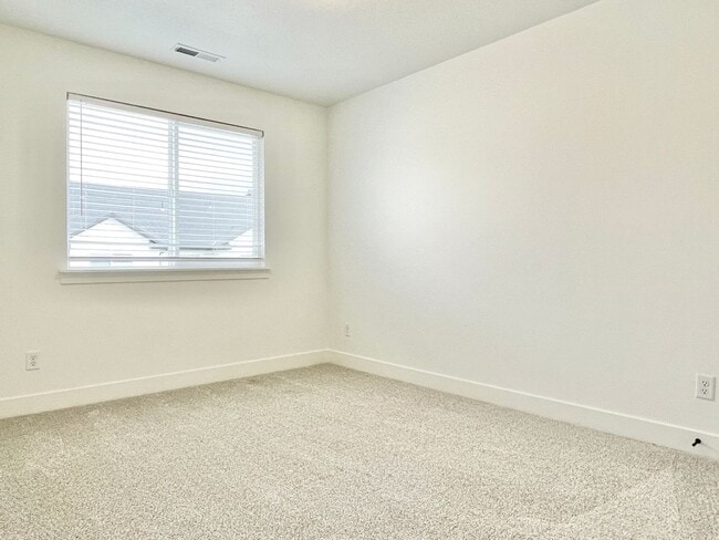 Building Photo - Gorgeous Townhome at Mountain Ridge!