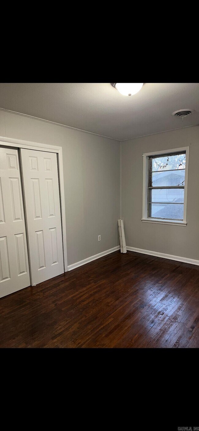 Building Photo - 1911 Robert E Lee St