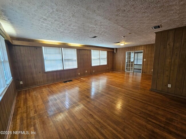 Building Photo - 444 Alder St