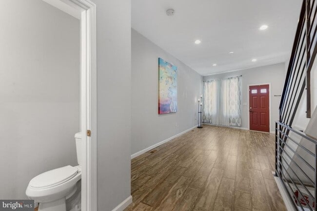 Building Photo - 2208 S 5th St