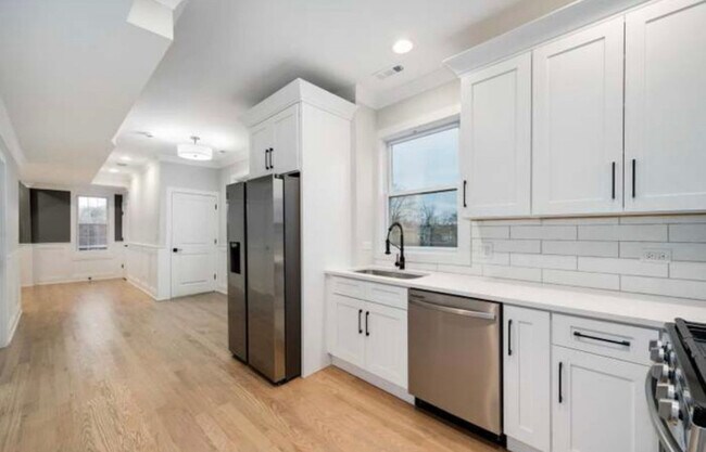 Building Photo - 1154 W 88th St