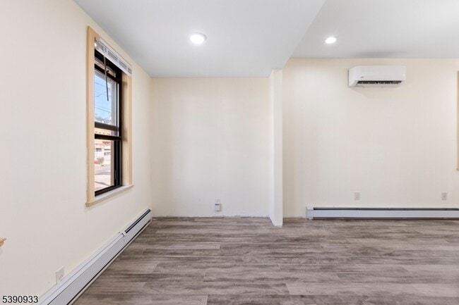 Building Photo - 108 Paine Ave