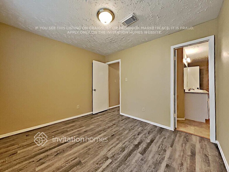 Building Photo - 7014 Foxmont Ln