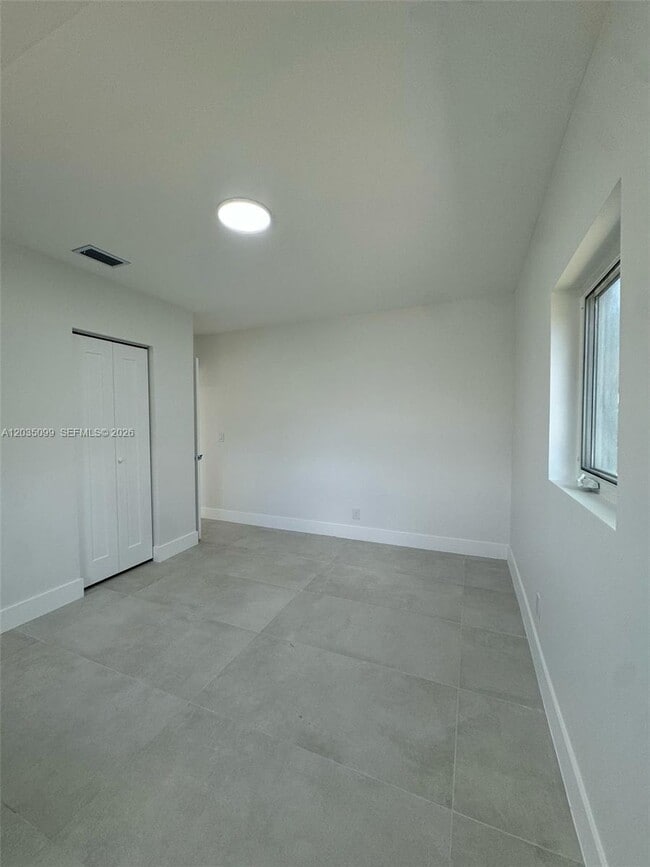 Building Photo - 4028 SW 49th Ct
