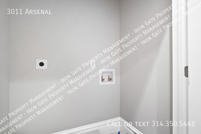 Building Photo - 3011 Arsenal-