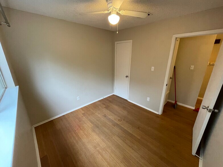 Building Photo - 2608 Carnarvon Ln
