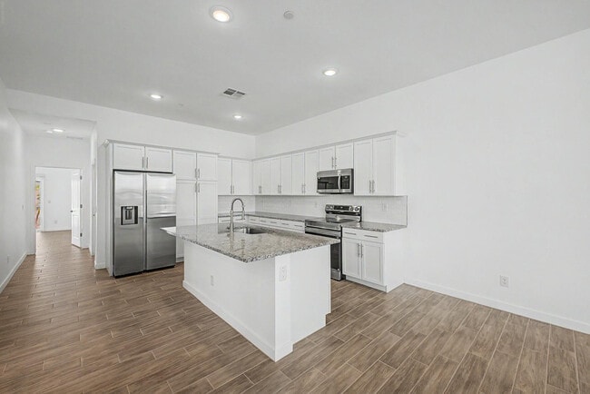 Building Photo - 8232 E University Dr