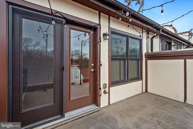 Building Photo - 2735 Cassedy St