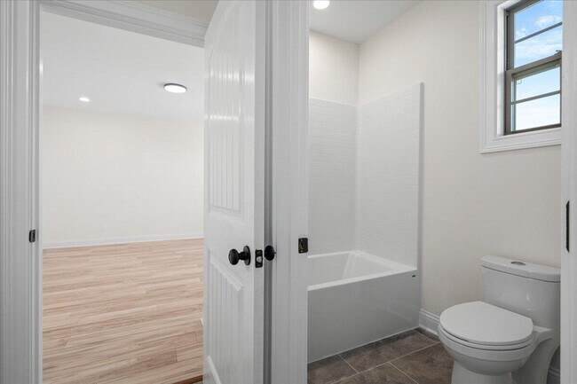 Building Photo - 417 Weston Park