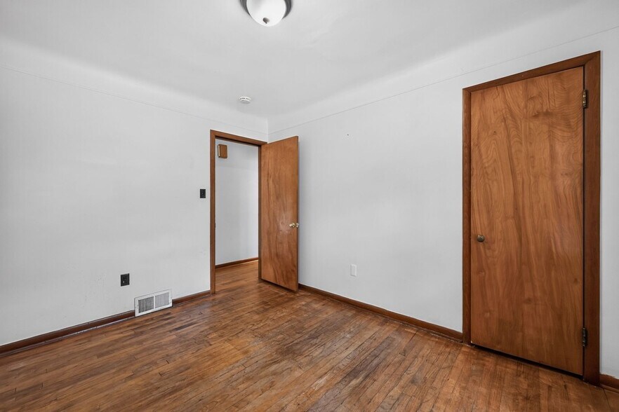 Building Photo - 20880 Avon Ln