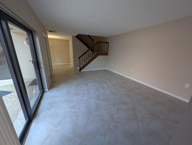 Building Photo - 1908 19th Ln