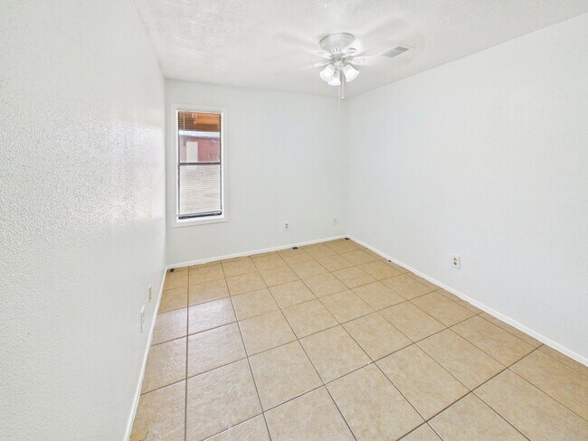 Building Photo - 11121 N Dowling Rd