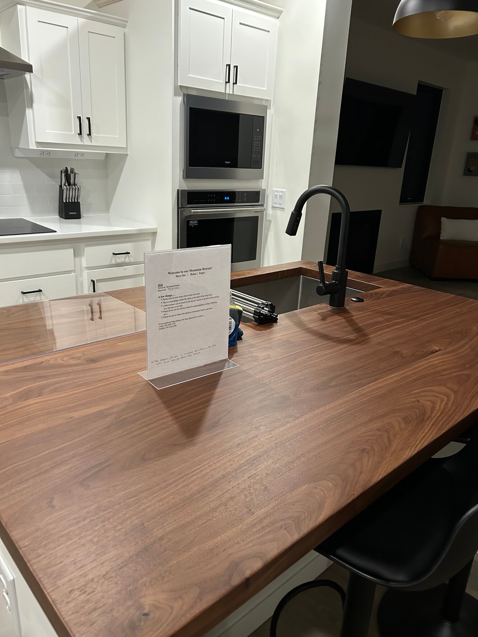 Building Photo - 18 Pine Dr