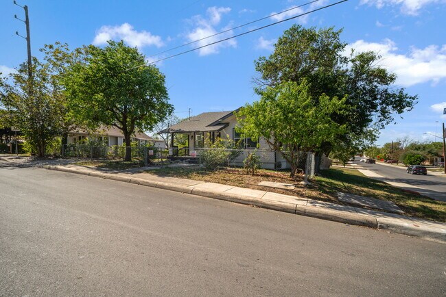 Building Photo - 1225 Michigan Ave