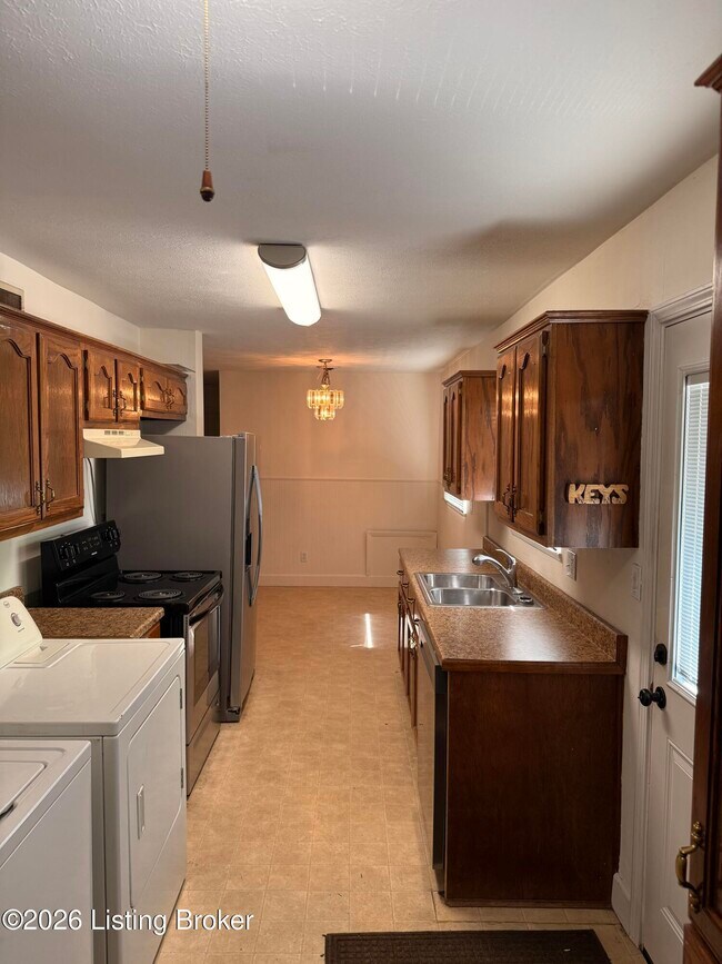 Building Photo - 4701 Palma Rd