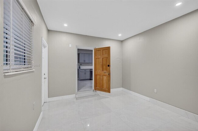 Building Photo - 2201 NE 52nd St