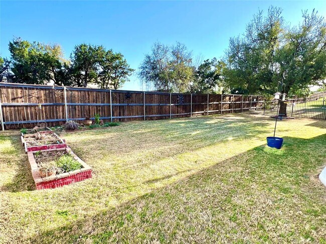 Building Photo - 1024 Almeria Bend